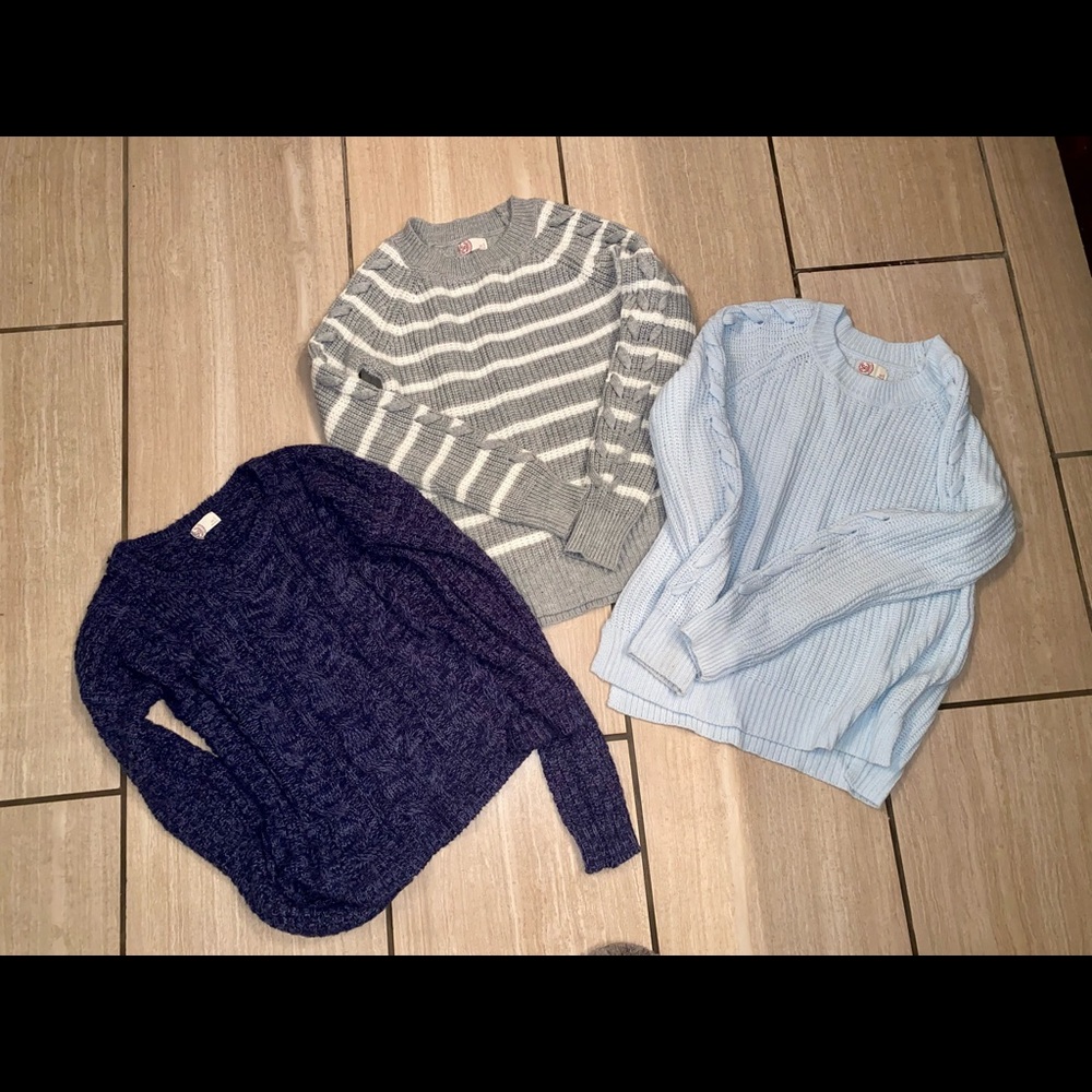 So sweater bundle juniors small